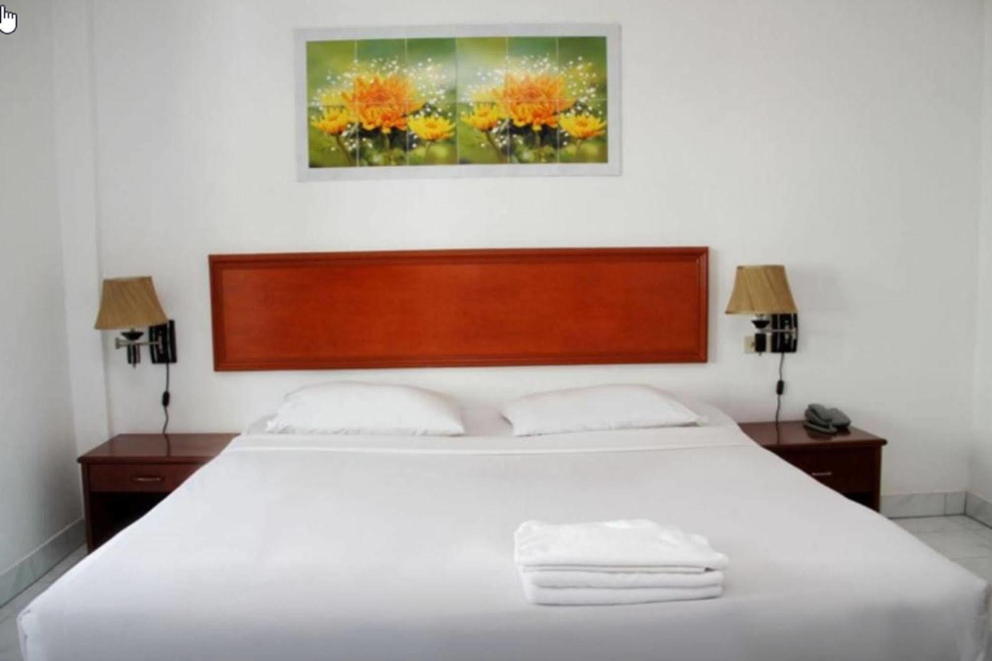 Welcome Inn Hotel @ Karon Beach. Single Room From Only 500 Baht Phuket Bagian luar foto
