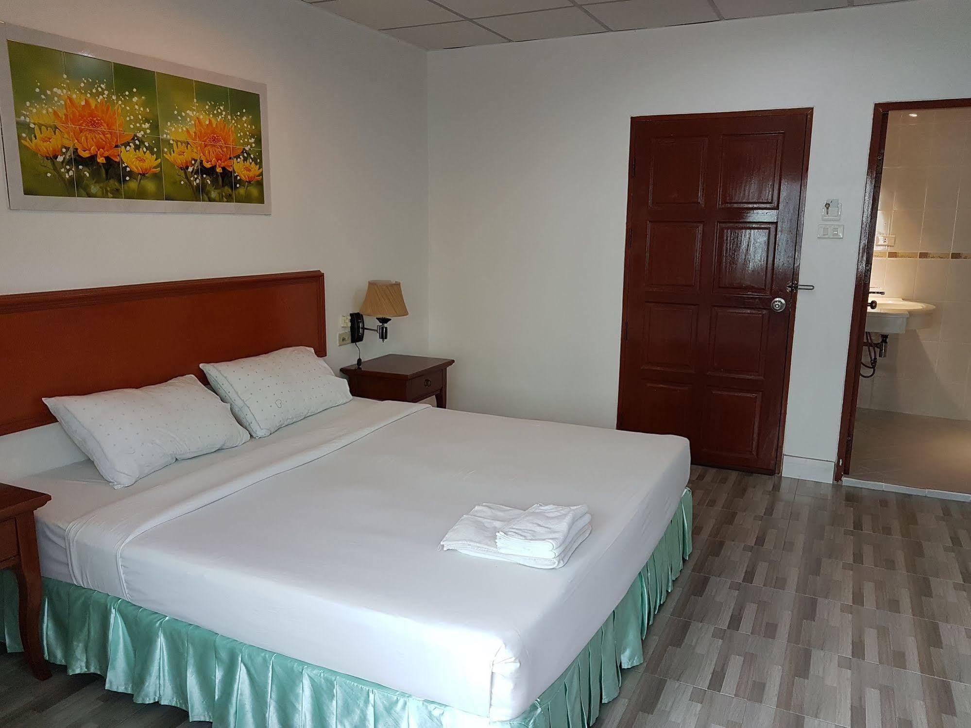 Welcome Inn Hotel @ Karon Beach. Single Room From Only 500 Baht Phuket Bagian luar foto